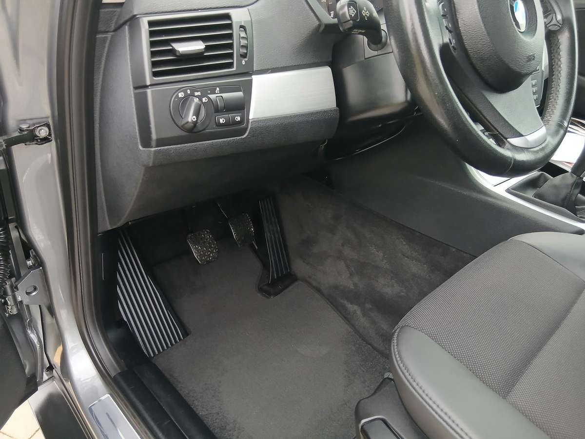 BMW X3 2010 — photo 32
