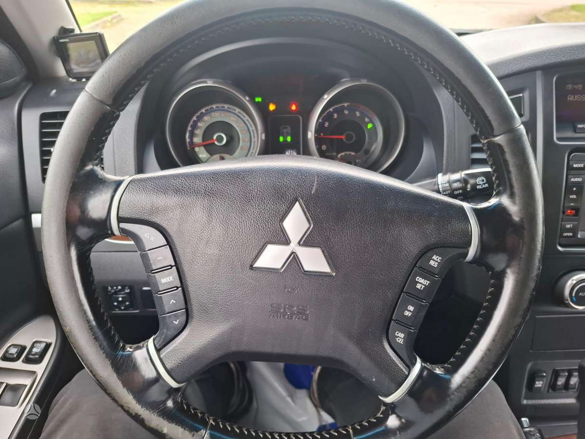 Mitsubishi Pajero 2007 — photo 17