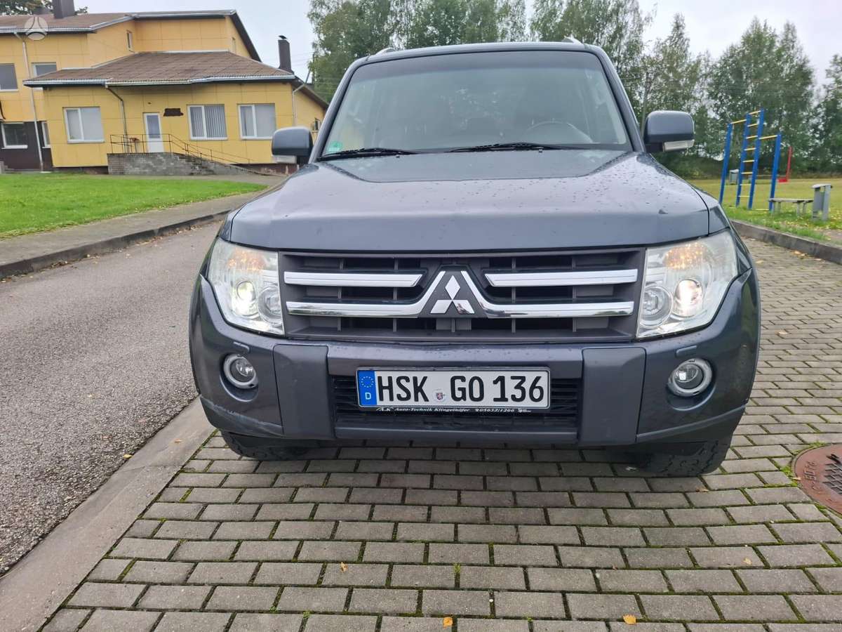 Mitsubishi Pajero 2007 — rear view