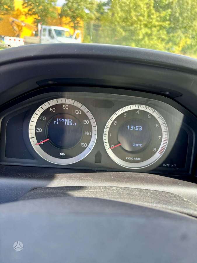 Volvo XC60 2010 — interior