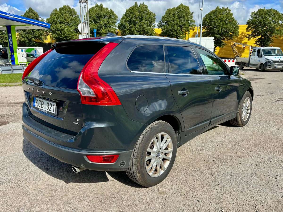 Volvo XC60 2010 — photo 8