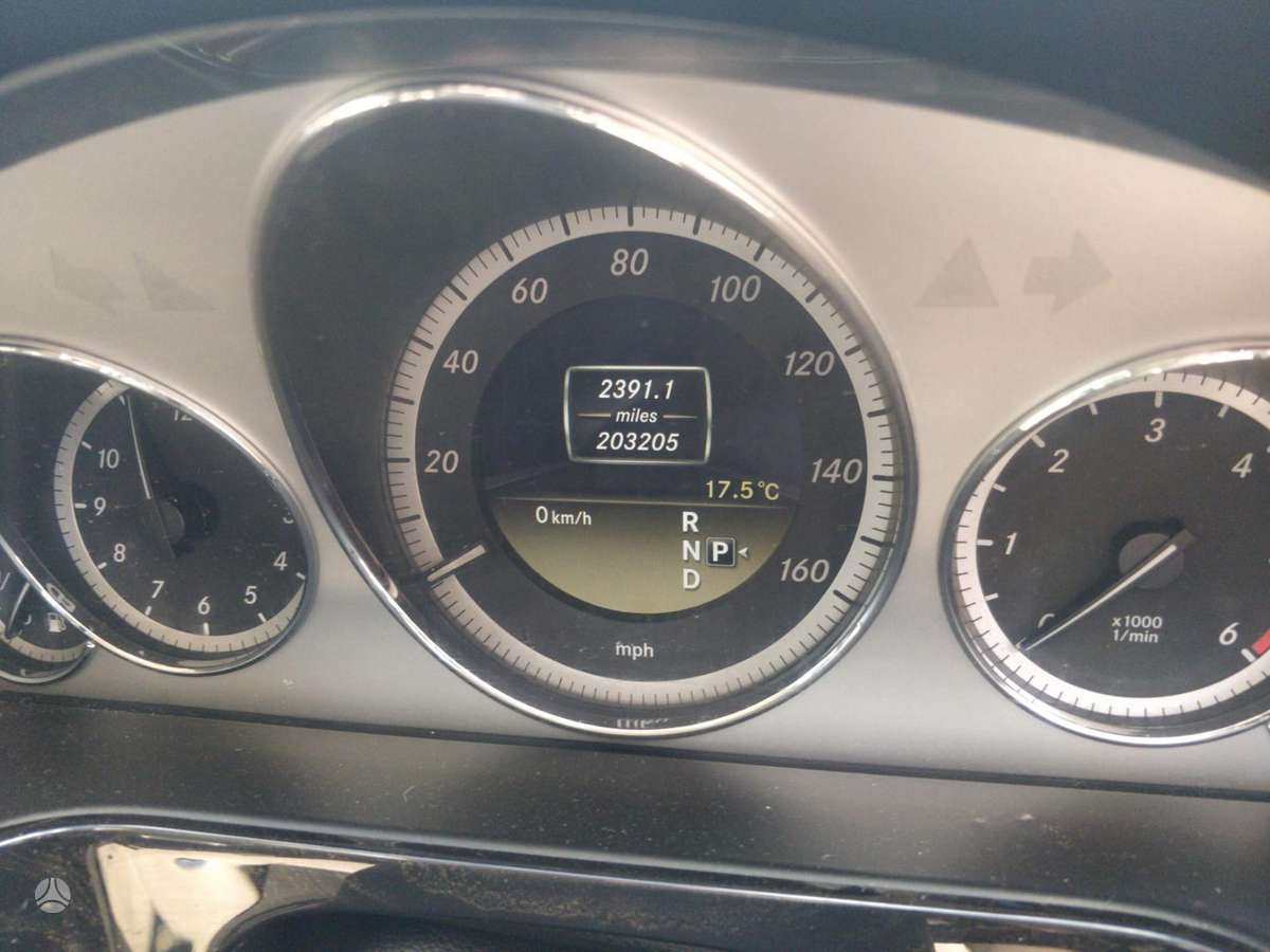 Mercedes-Benz E350 2012 — photo 10
