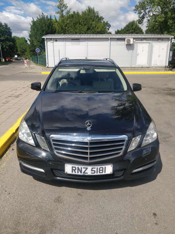 Mercedes-Benz E350 2012 — photo 12