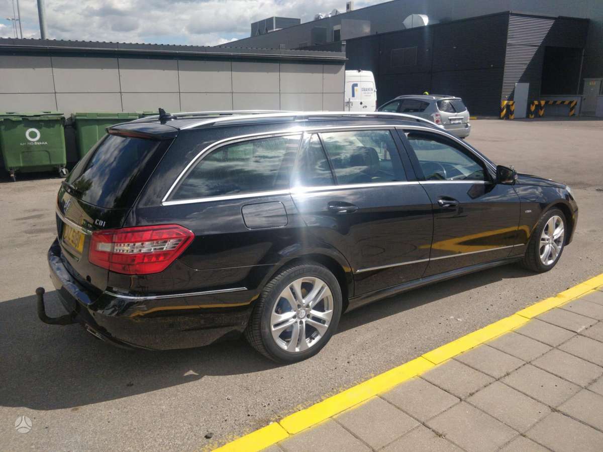 Mercedes-Benz E350 2012 — photo 13