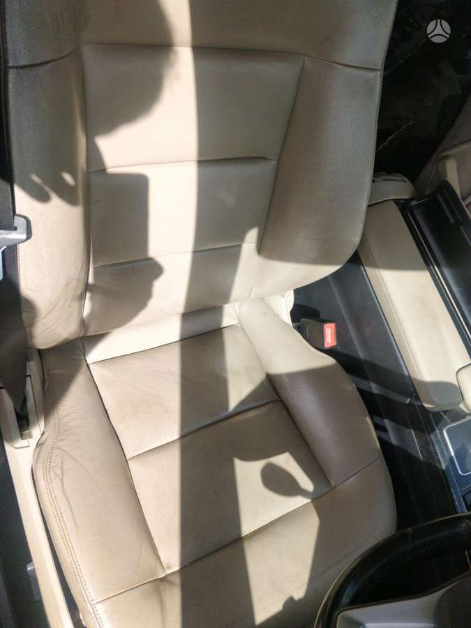 Mercedes-Benz E350 2012 — photo 14