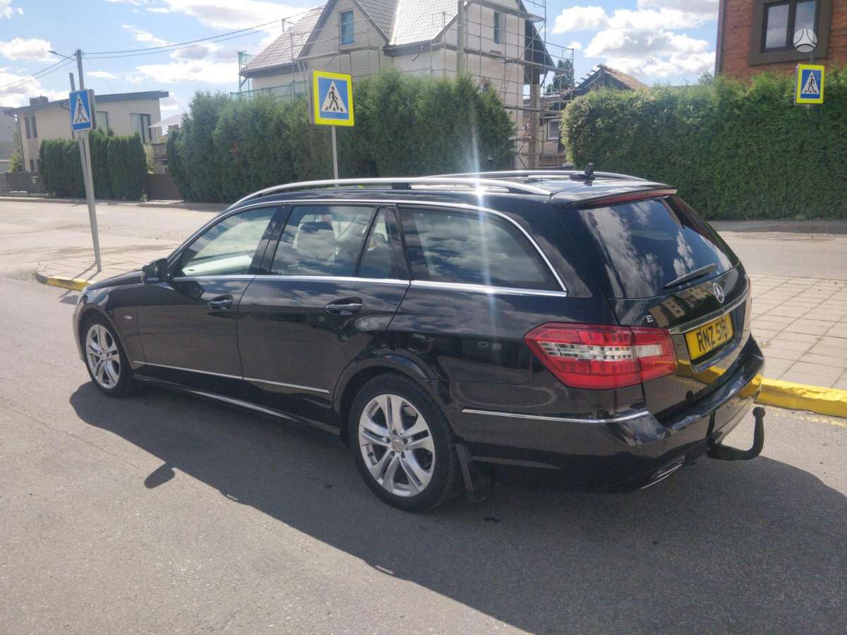 Mercedes-Benz E350 2012 — photo 16