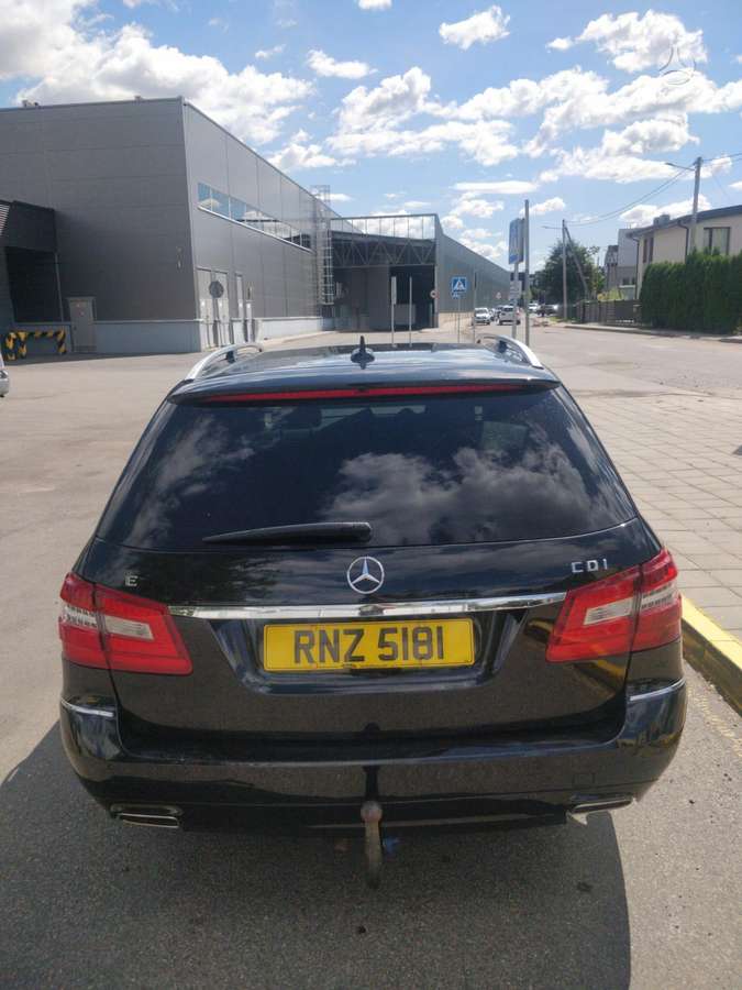 Mercedes-Benz E350 2012 — photo 19