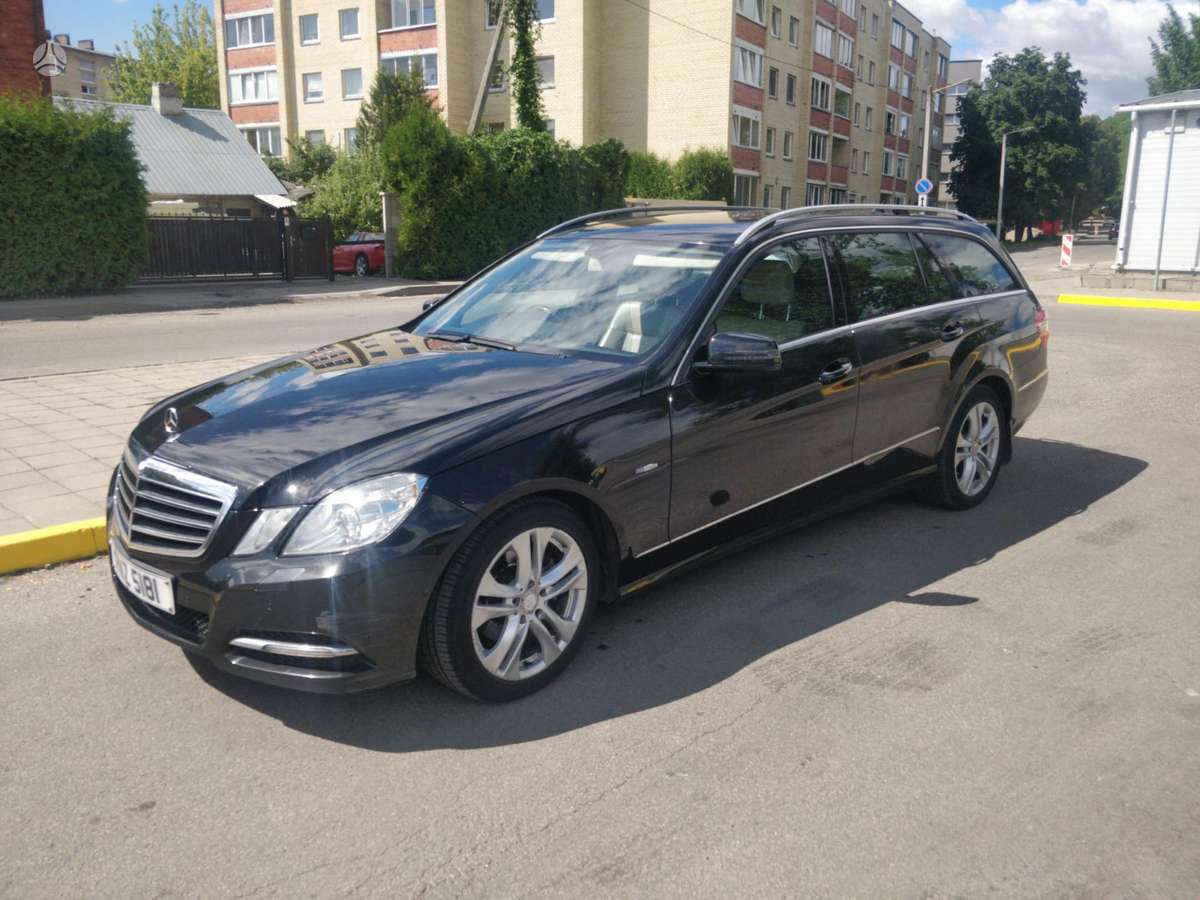 Mercedes-Benz E350 2012 — rear view