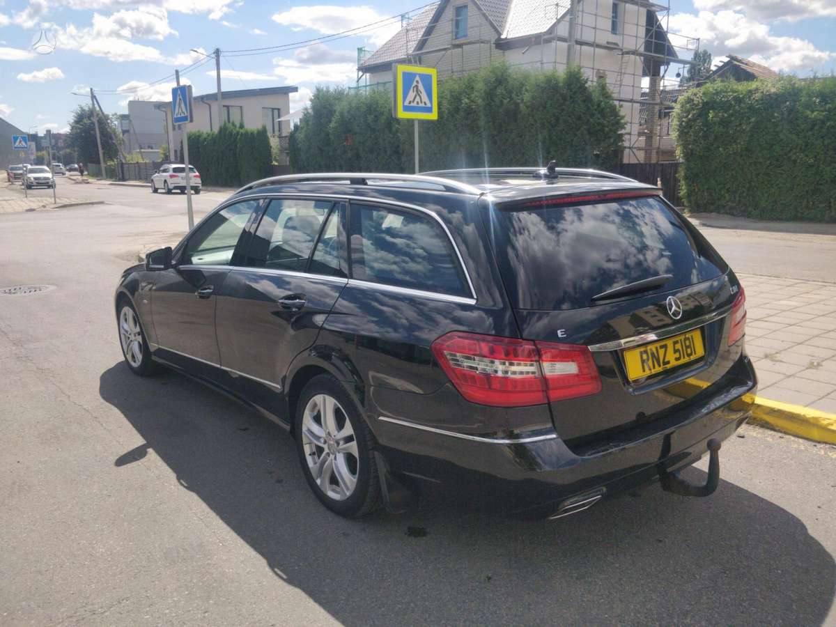 Mercedes-Benz E350 2012 — photo 20