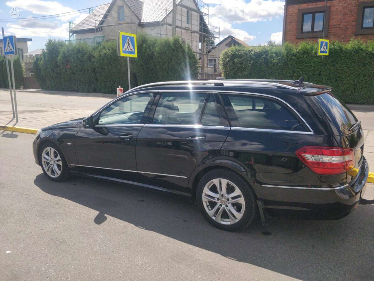 Mercedes-Benz E350 2012 — photo 22