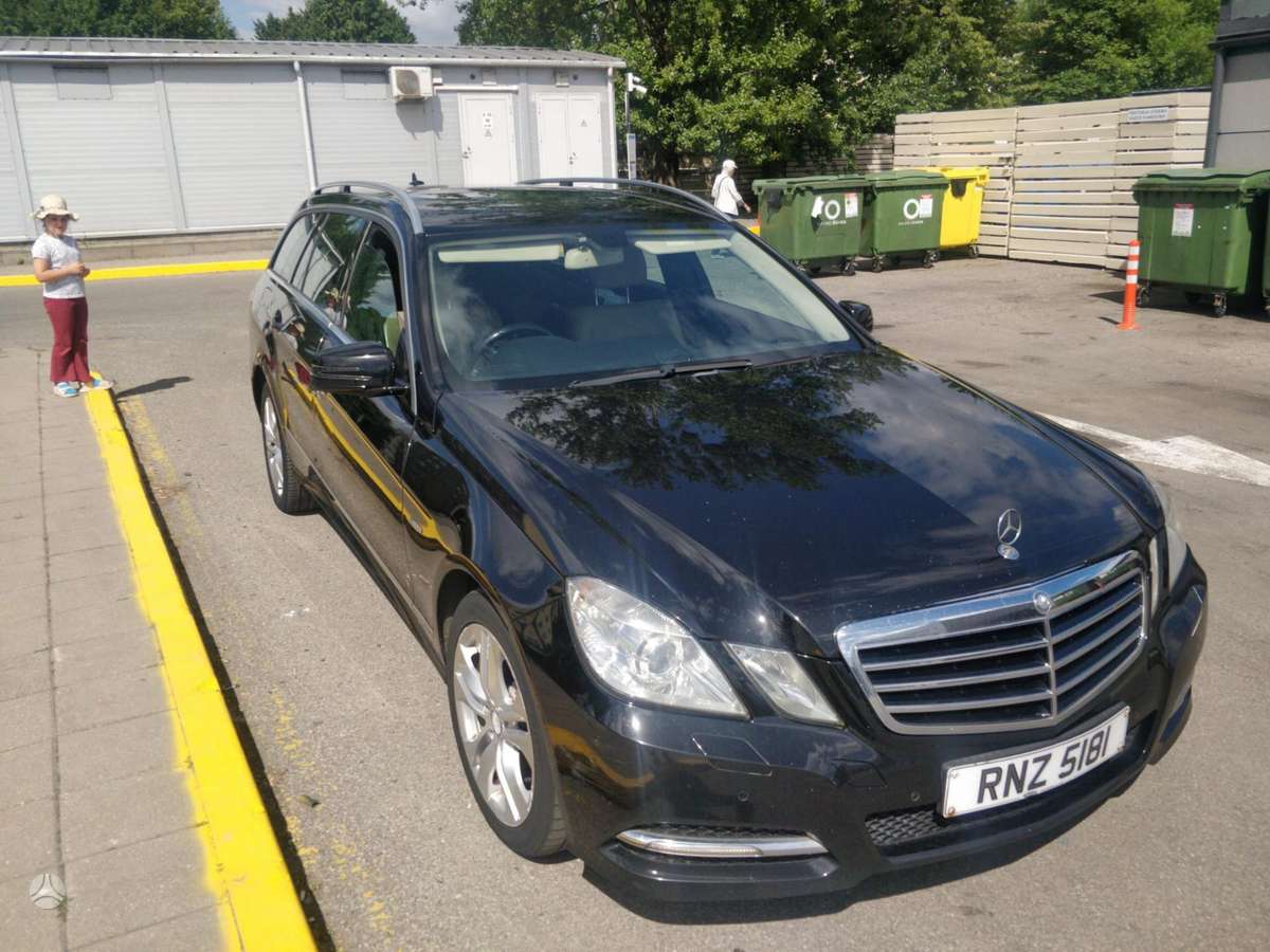 Mercedes-Benz E350 2012 — photo 23