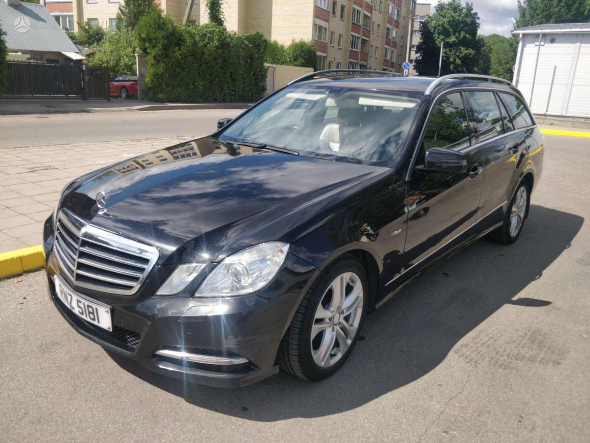 Mercedes-Benz E350 2012 — photo 25