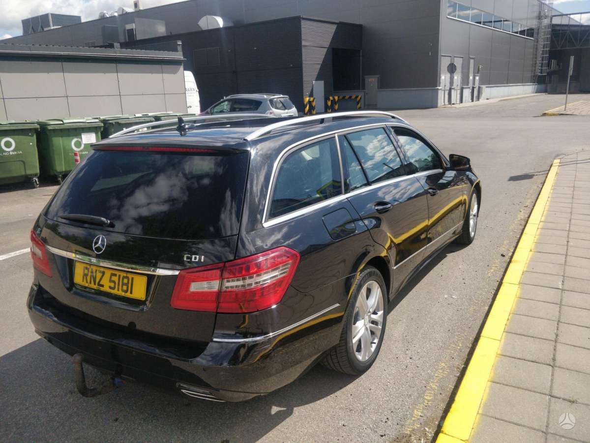 Mercedes-Benz E350 2012 — photo 27