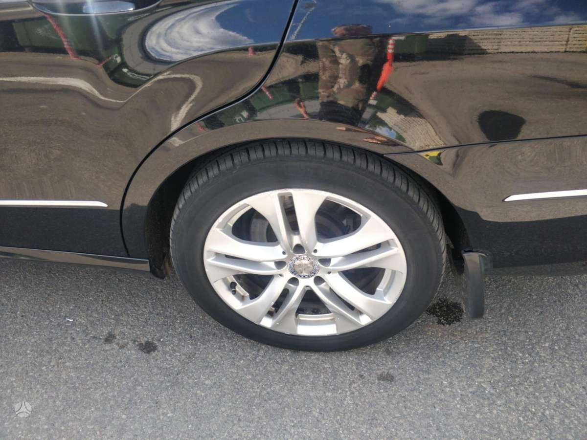 Mercedes-Benz E350 2012 — photo 28