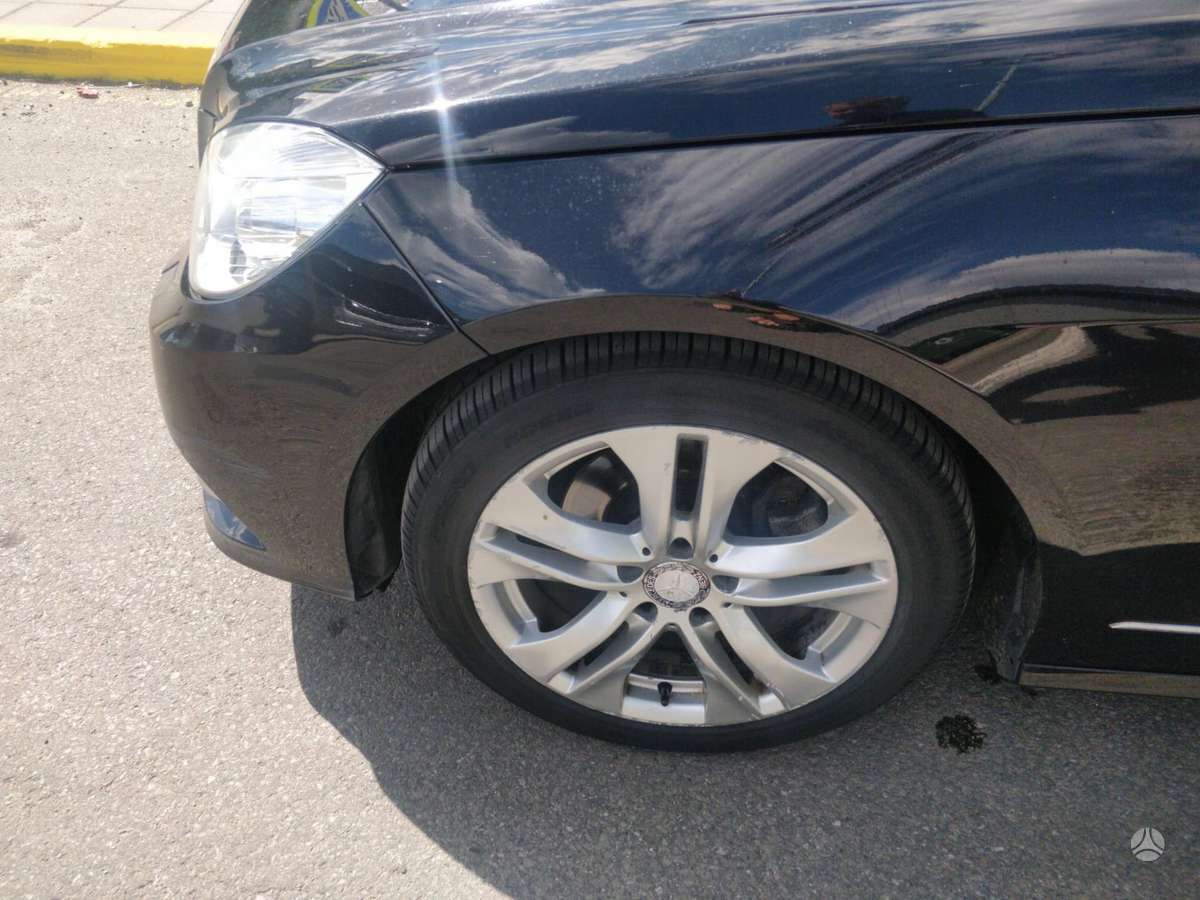 Mercedes-Benz E350 2012 — photo 29