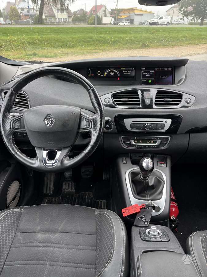 Renault Grand 2015 — photo 16