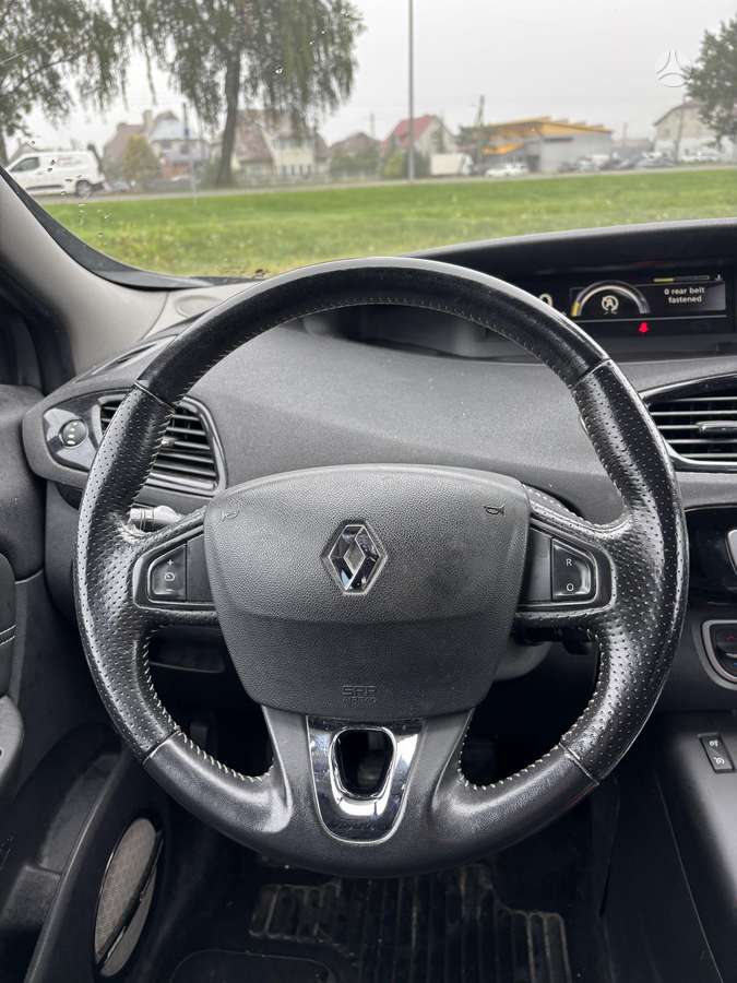 Renault Grand 2015 — photo 21