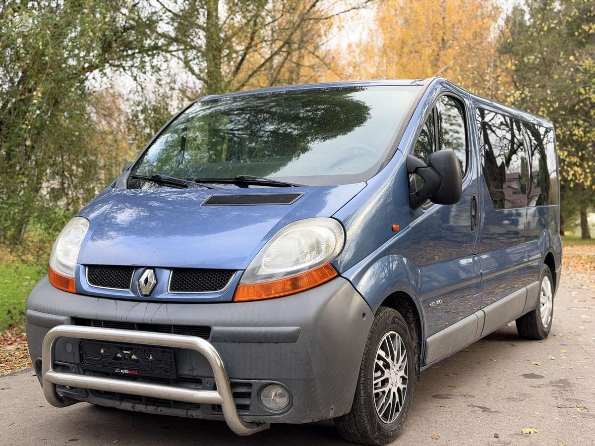 Renault Trafic 2006 — вигляд ззаду