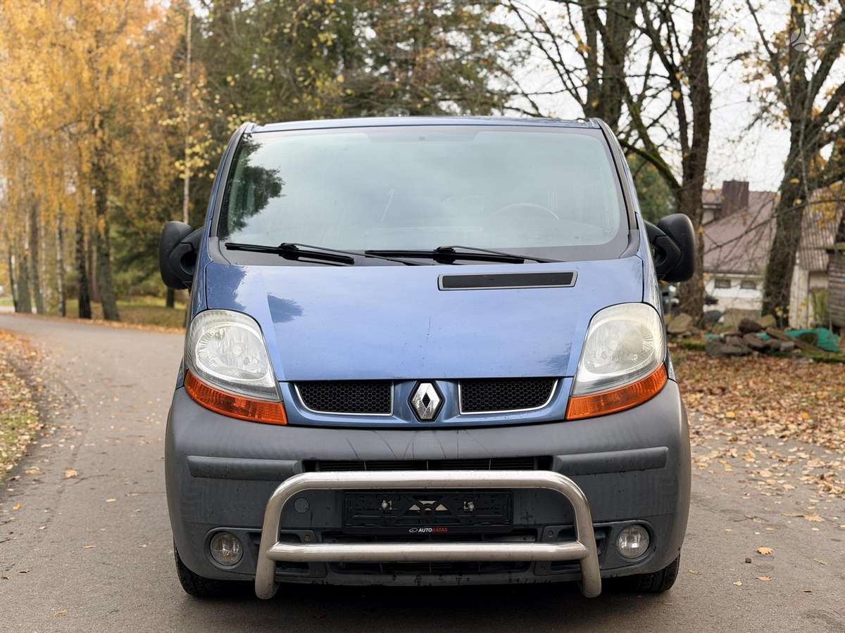 Renault Trafic 2006 — салон