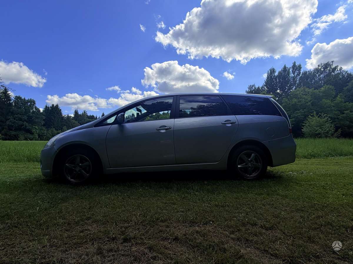 Mitsubishi Grandis 2010 — двигун 1968 cm³, 140 HP (103kW)