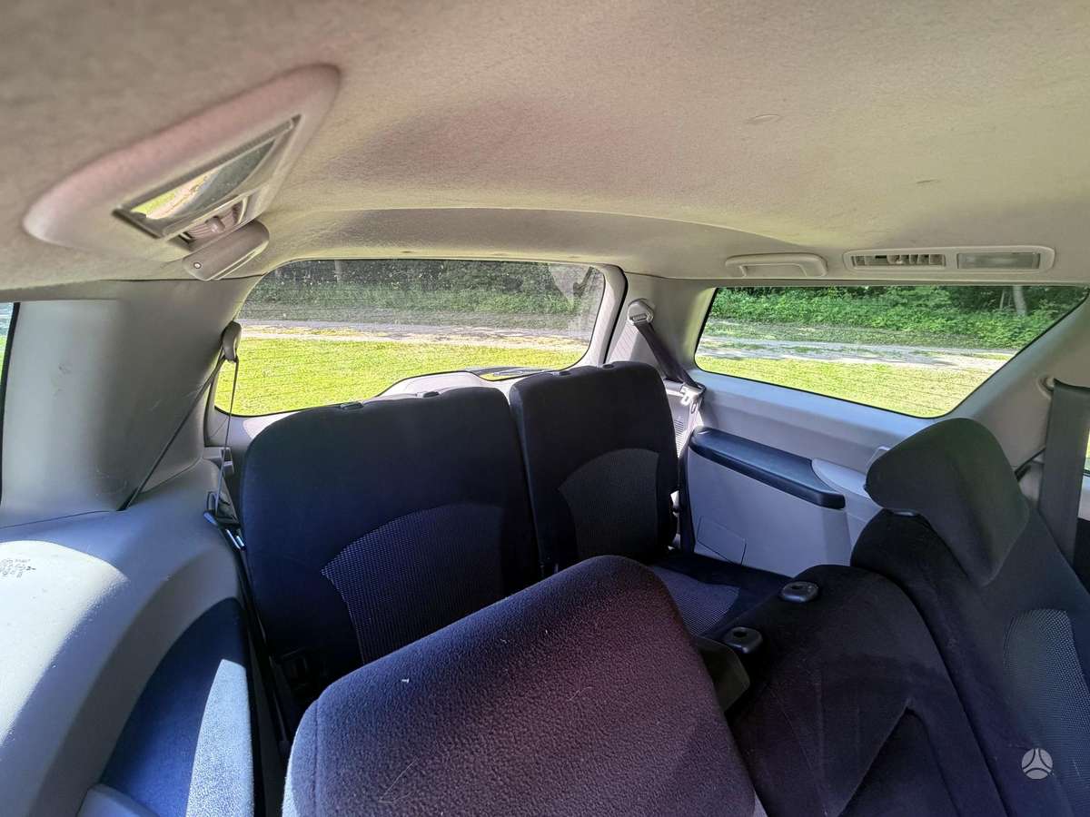 Mitsubishi Grandis 2010 — фото 7