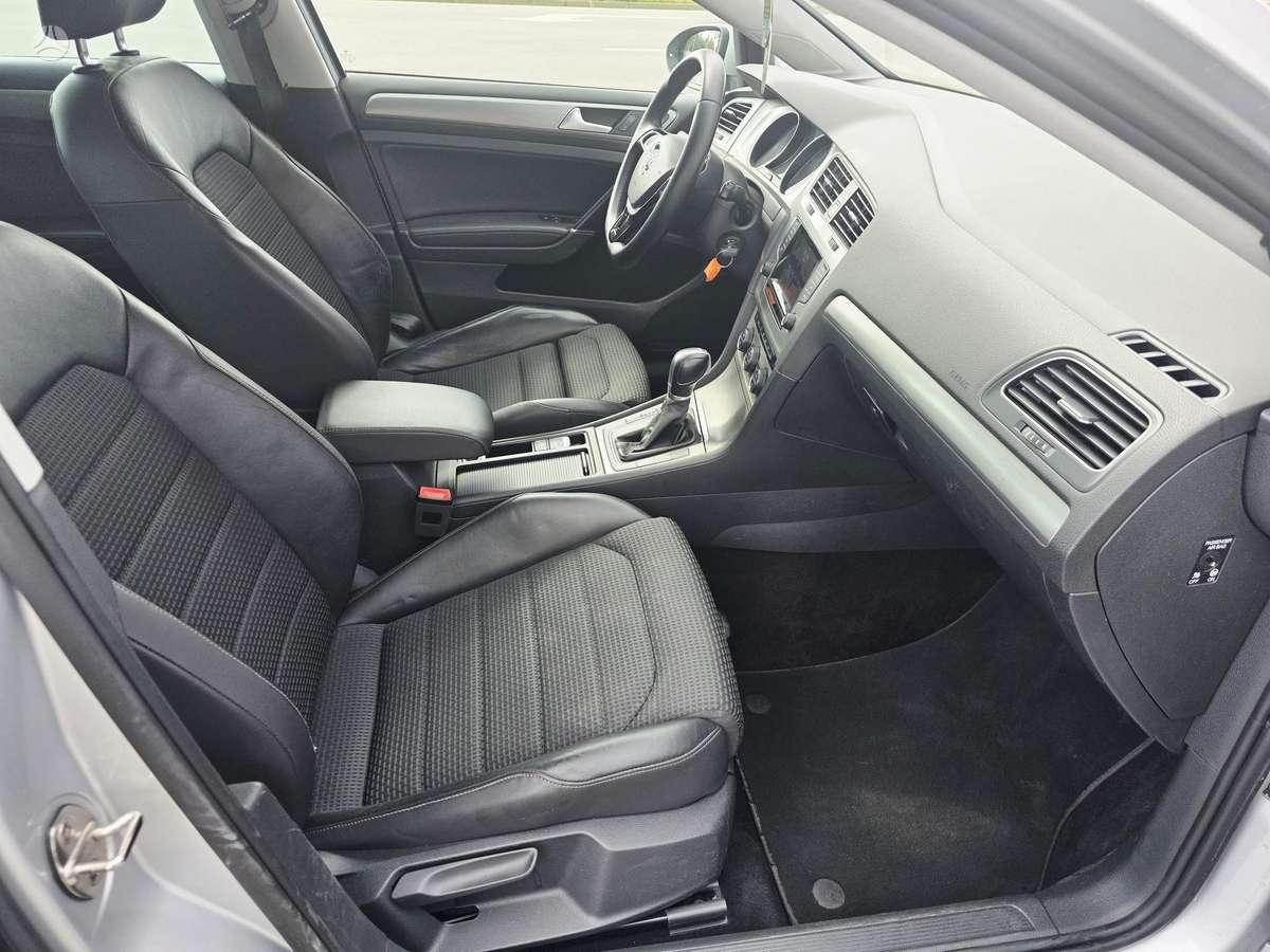 Volkswagen Golf 2014 — interior