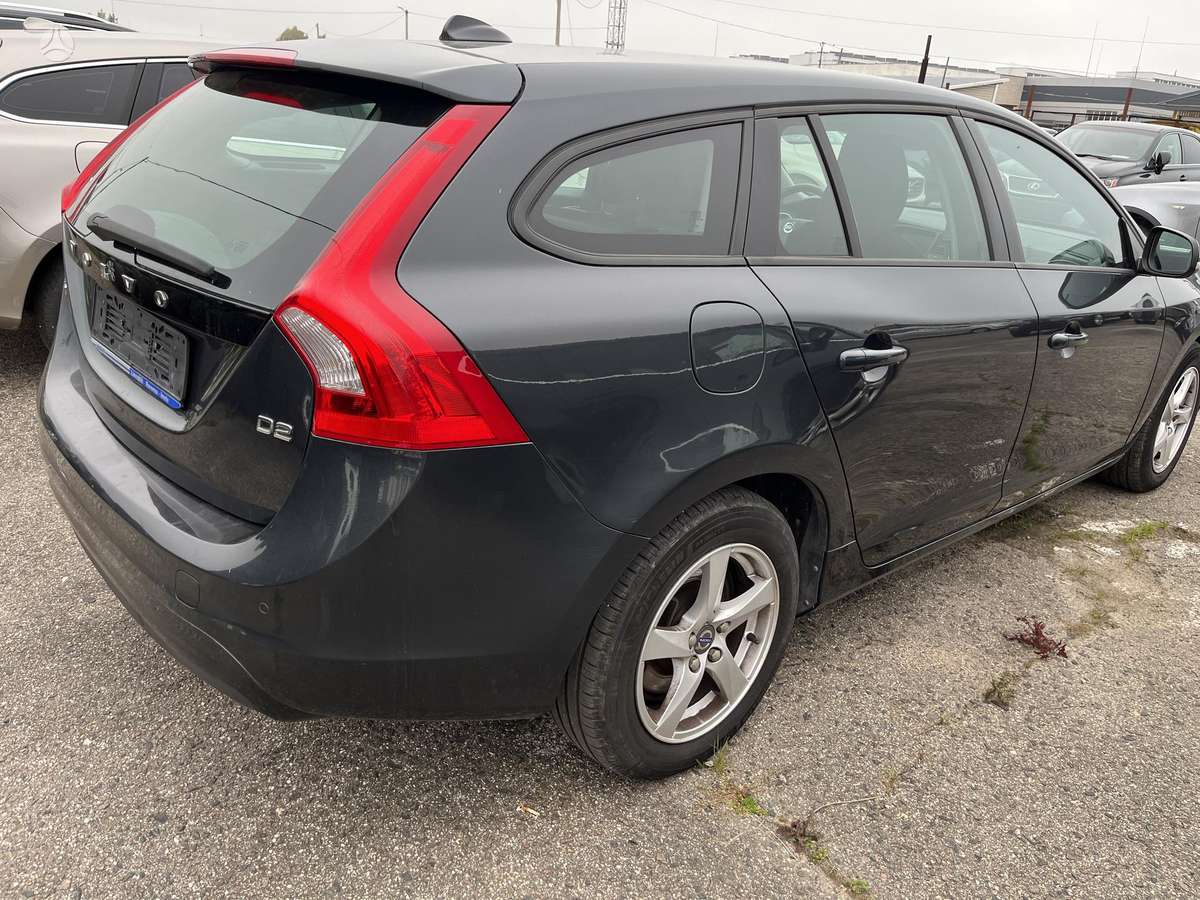 Volvo V60 2015 — фото 17