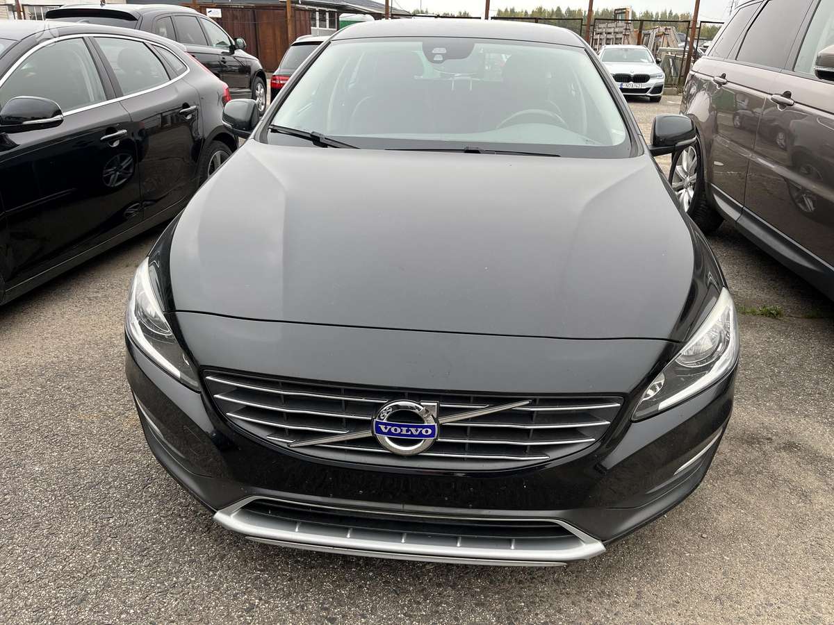 Volvo V60 2015 — вигляд ззаду