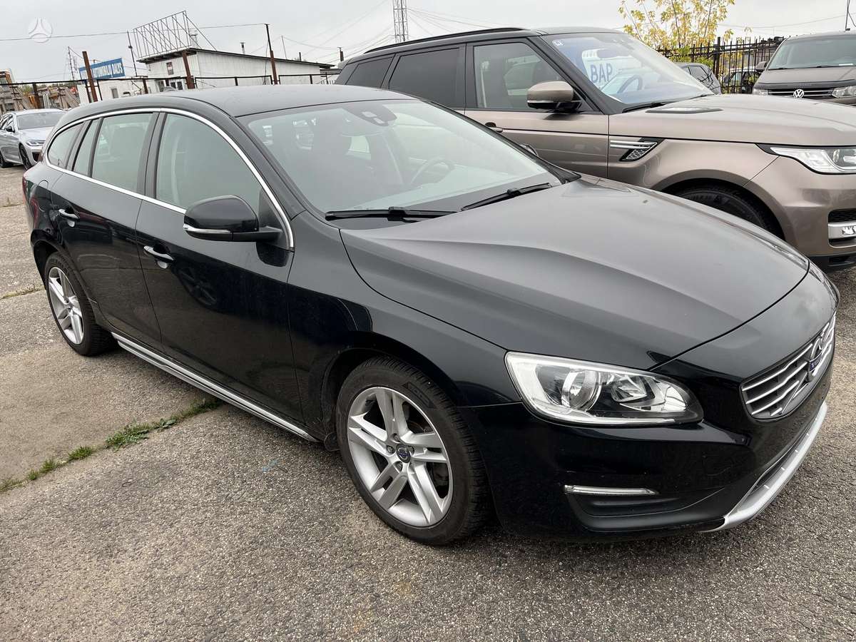 Volvo V60 2015 — салон