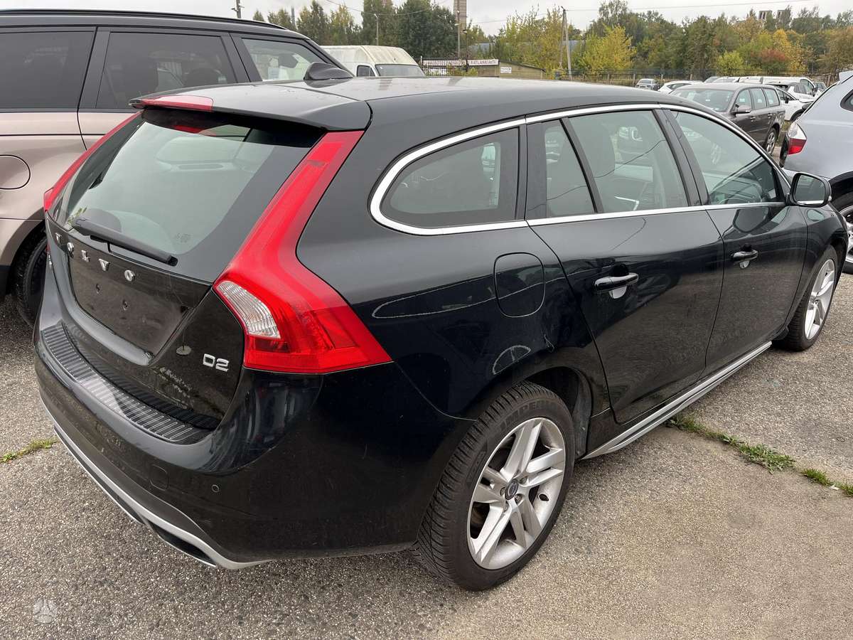 Volvo V60 2015 — двигун 1560 cm³, 116 HP (85kW)