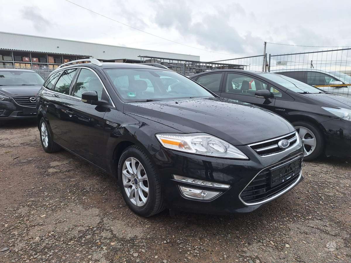 Ford Mondeo 2011 — вигляд ззаду