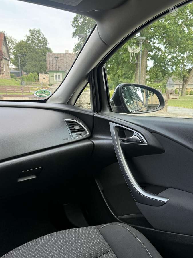 Opel Astra 2013 — photo 17