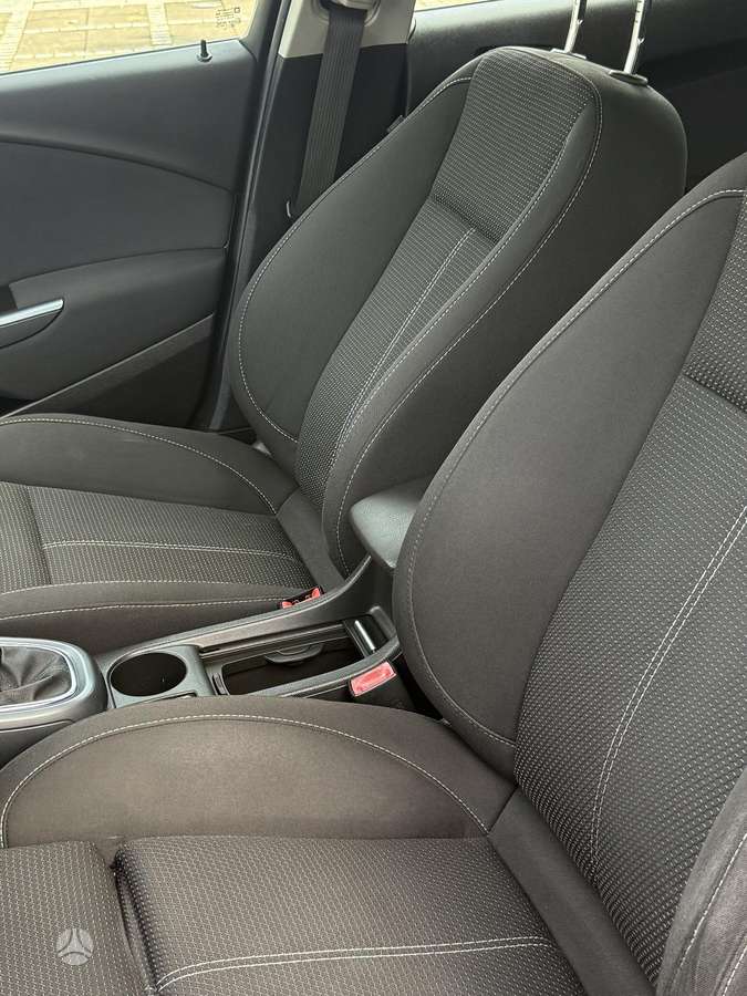Opel Astra 2013 — photo 19