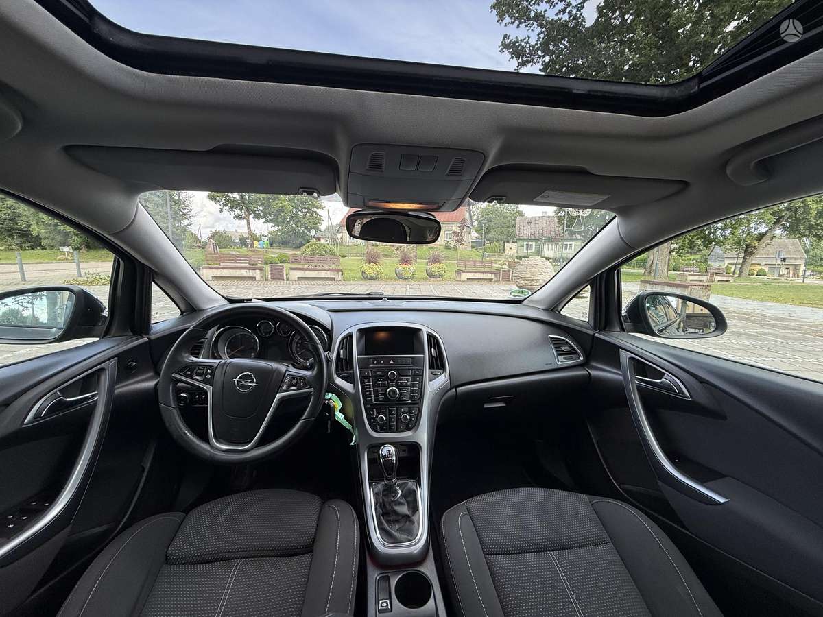 Opel Astra 2013 — photo 7