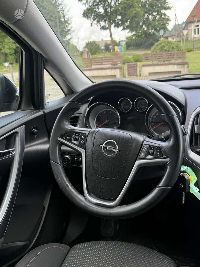 Opel Astra 2013 — photo 8