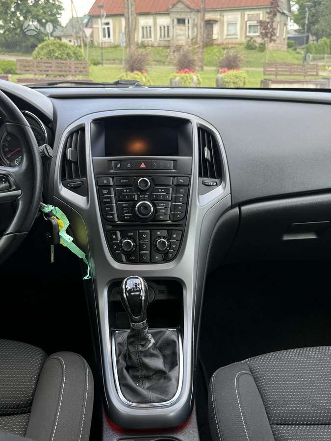 Opel Astra 2013 — photo 9
