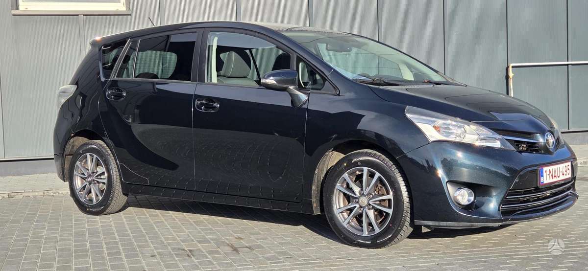 Toyota Verso 2014 — rear view
