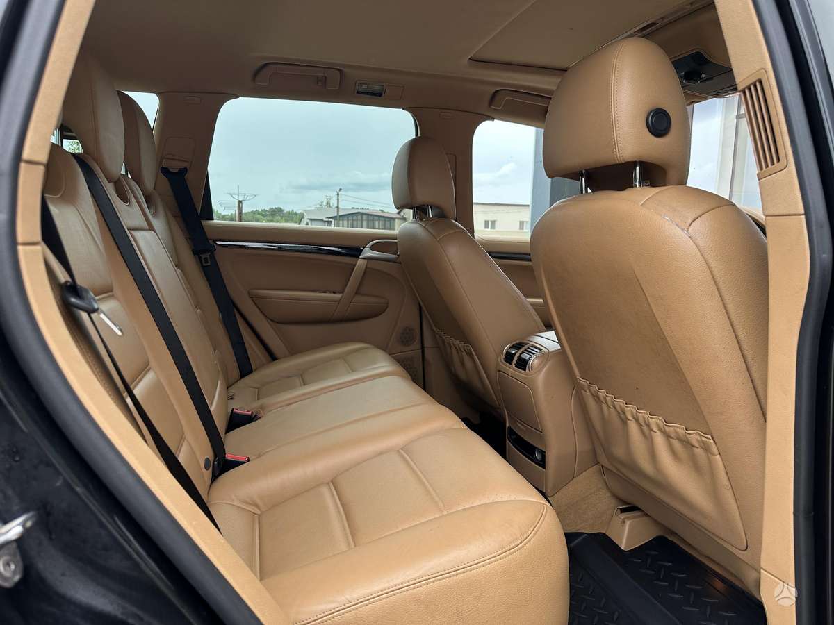 Porsche Cayenne 2010 — photo 10