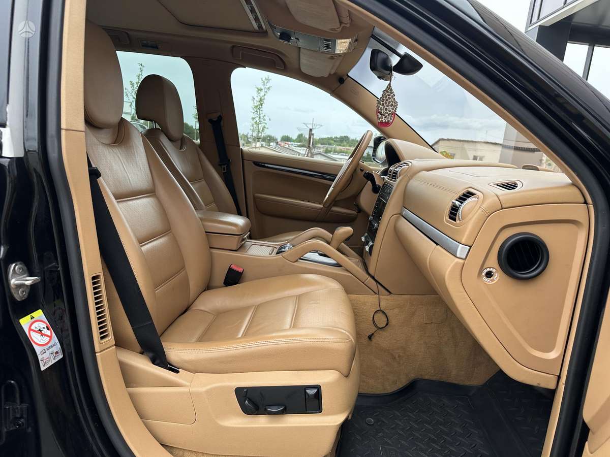 Porsche Cayenne 2010 — photo 11