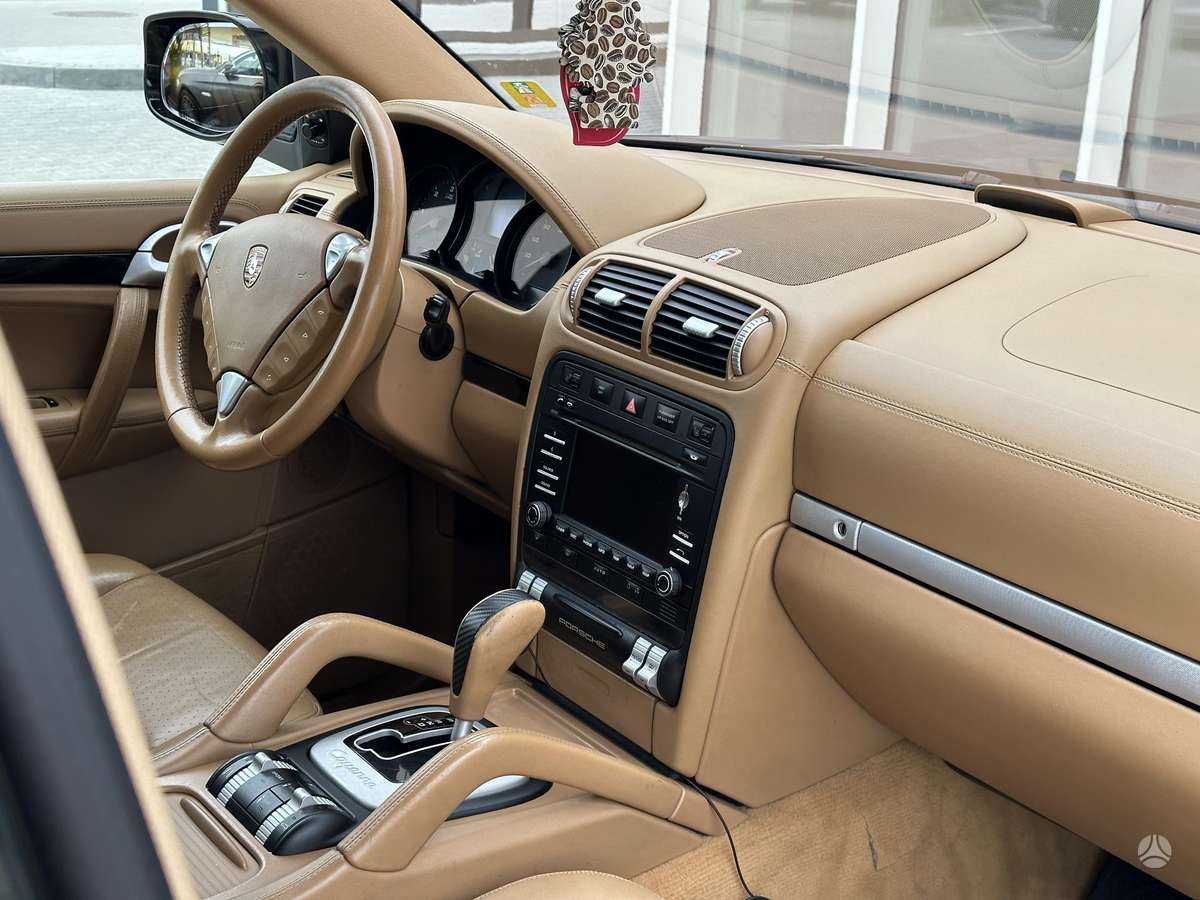 Porsche Cayenne 2010 — photo 12