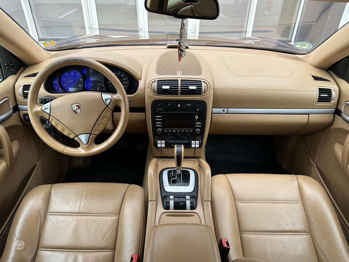 Porsche Cayenne 2010 — photo 13