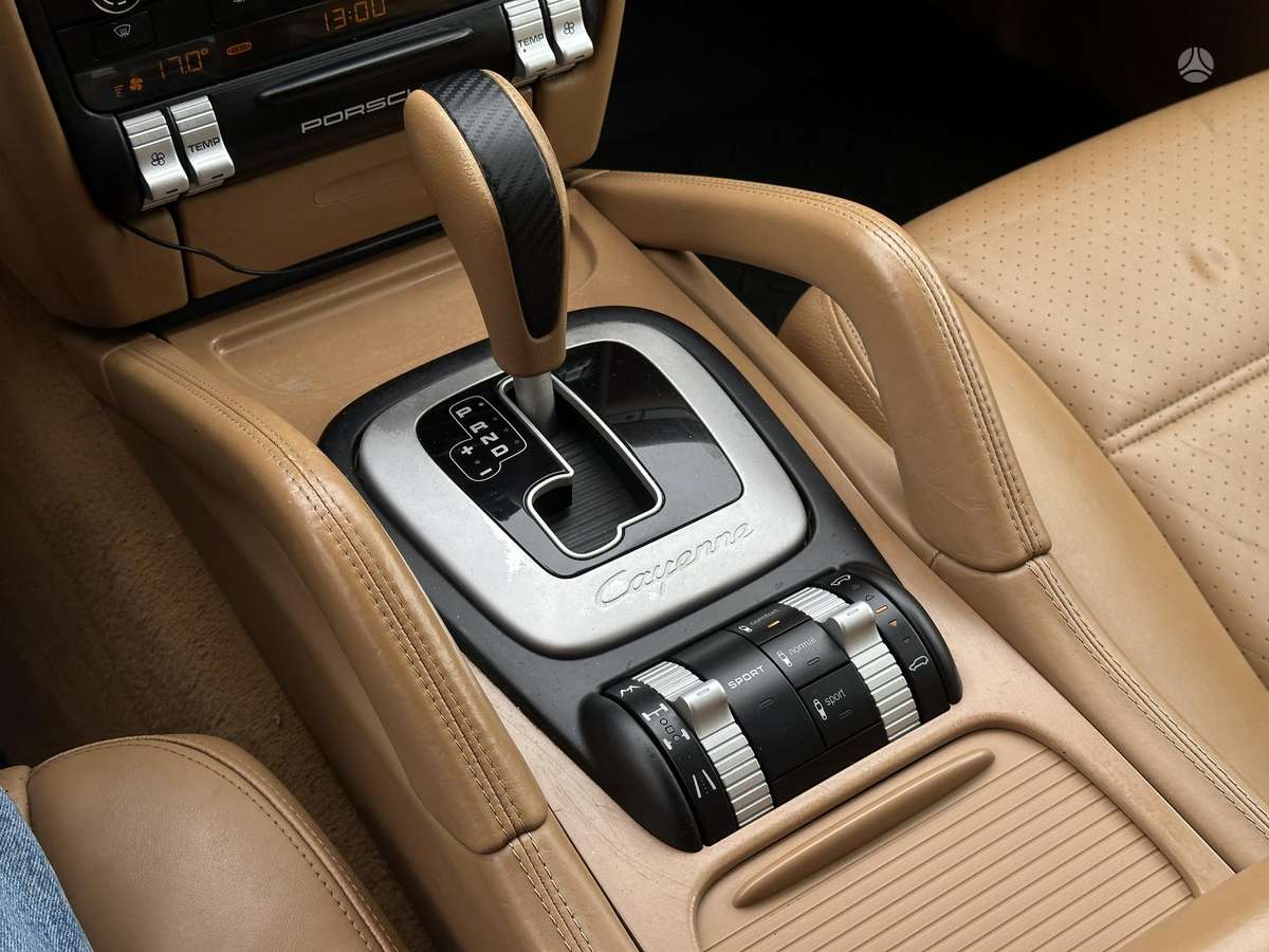 Porsche Cayenne 2010 — photo 15