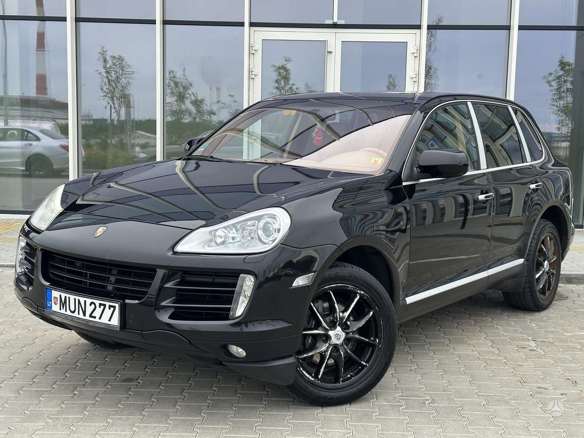 Porsche Cayenne 2010 — interior