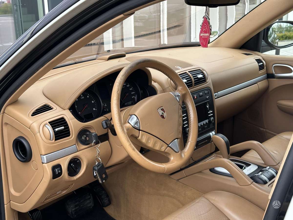 Porsche Cayenne 2010 — photo 7