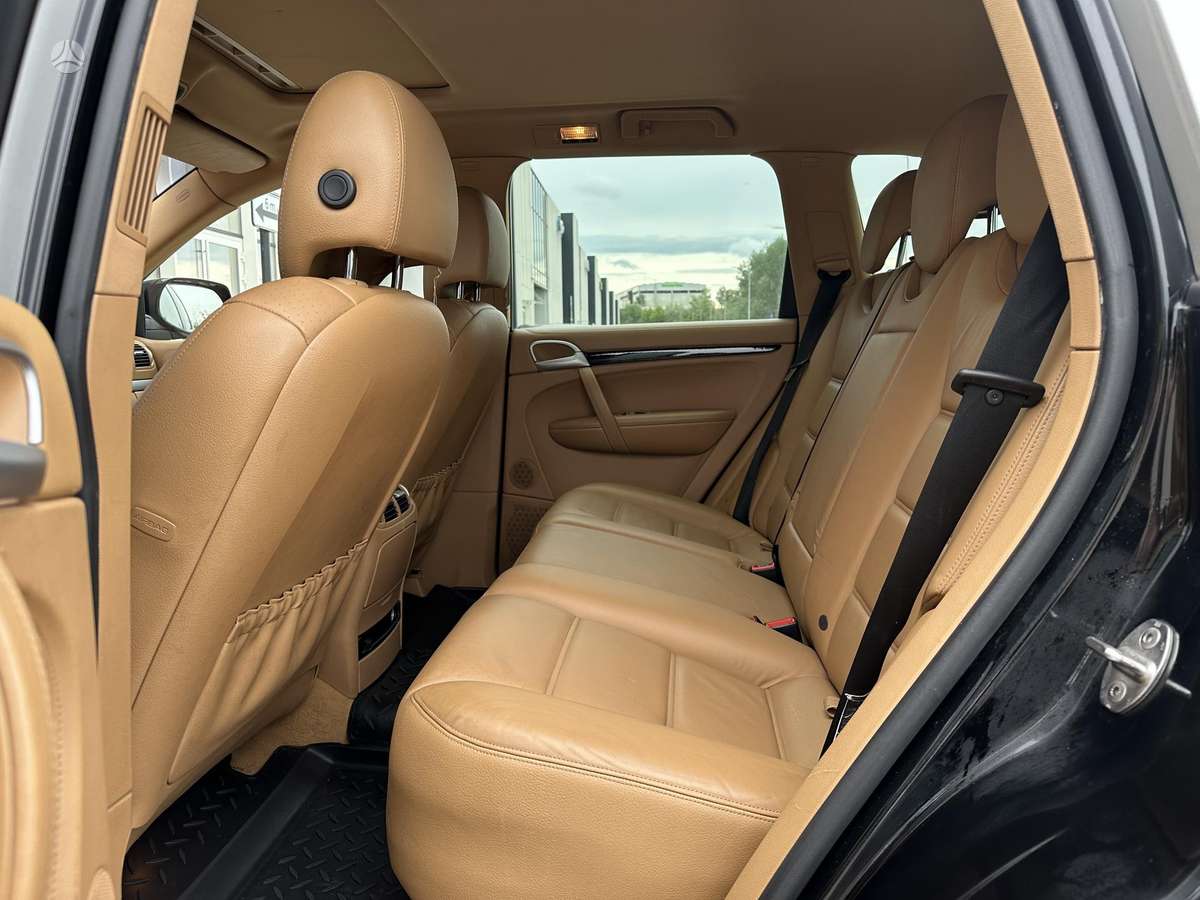 Porsche Cayenne 2010 — photo 9