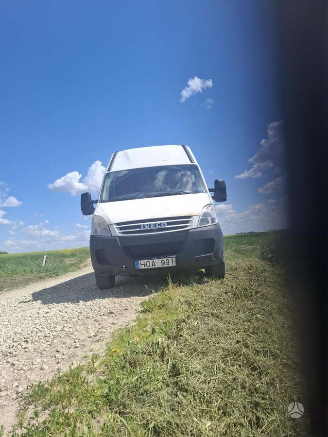 Iveco Daily 2010 — rear view