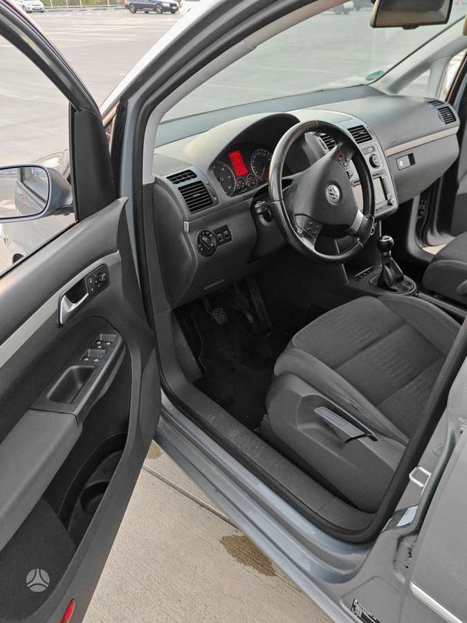 Volkswagen Touran 2008 — photo 14