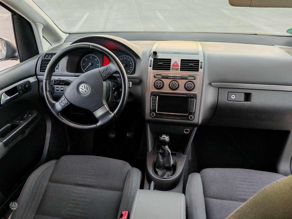 Volkswagen Touran 2008 — photo 17