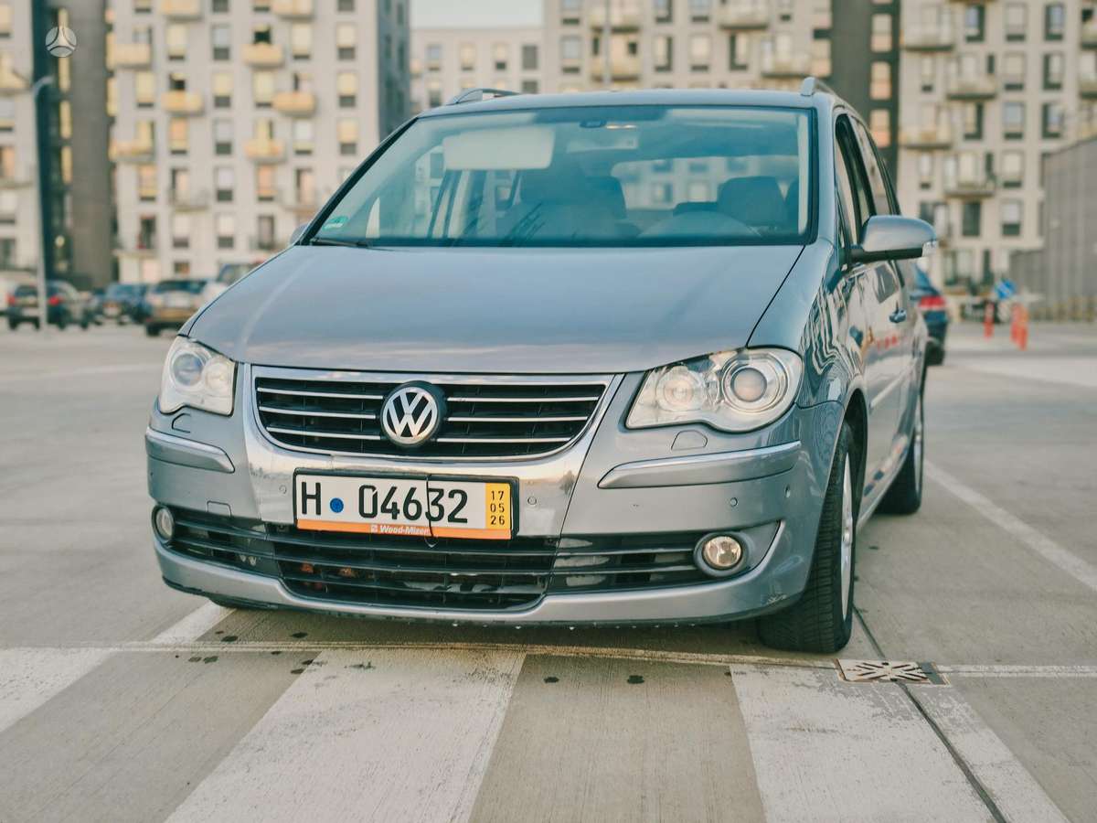 Volkswagen Touran 2008 — rear view