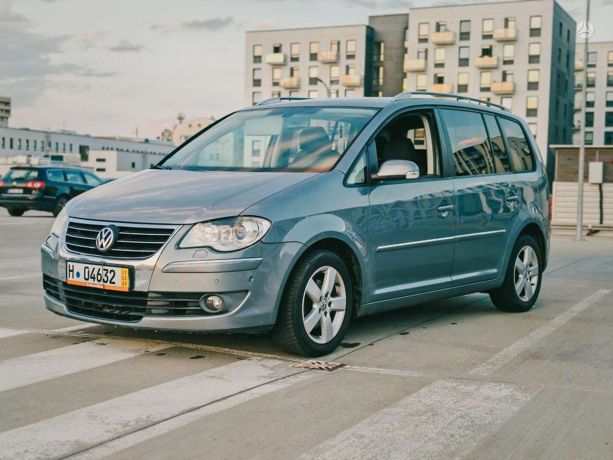 Volkswagen Touran 2008 — interior
